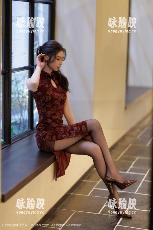秀人网 - 王馨瑶yanni教室的奇思妙想，免费图片竟让我有种刺激的不适感！