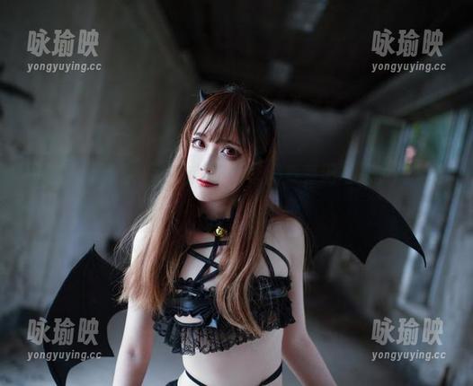 一组趣味教室，翎柒菜菜的套图乘着无圣光的风飞起来！