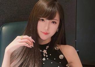 腐团儿Ikaros的新作短裙cos，甜得像是初恋的糖果味，下一个圈粉就是你