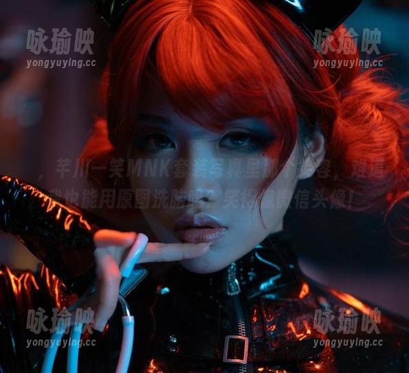 欸，芊川一笑MNK套装写真里那个笑容，难道我也能用原图洗脑吗？笑得像微信头像！