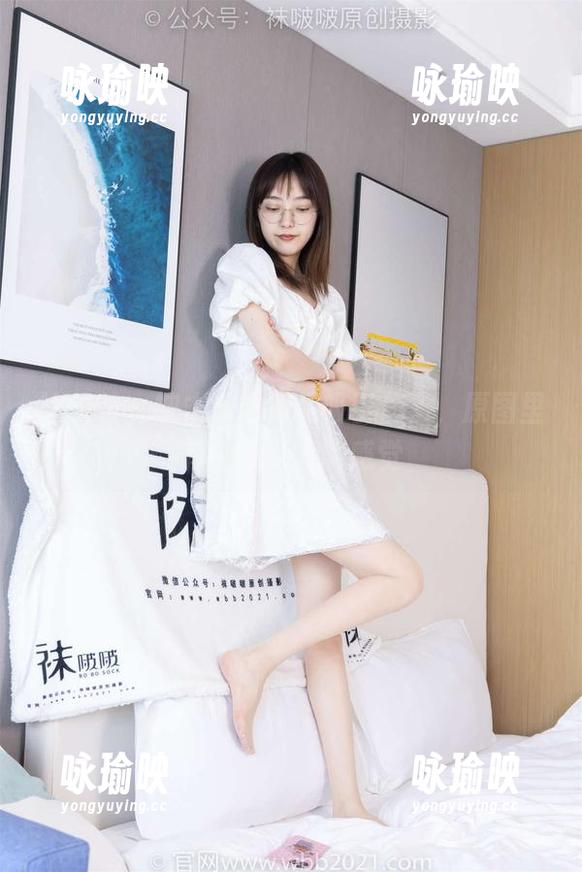袜啵啵 - 被木木的裸足吸引住了，原图里有种说不清的感觉