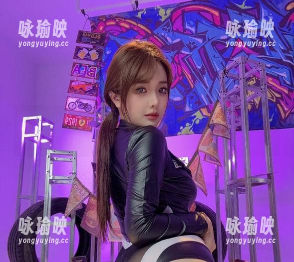 雯妹不讲道理的原图：天使姿态，我连坐都坐不好…