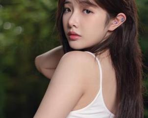图片里的雯妹不讲道理，温度好高，快递小哥都要慢递了吧