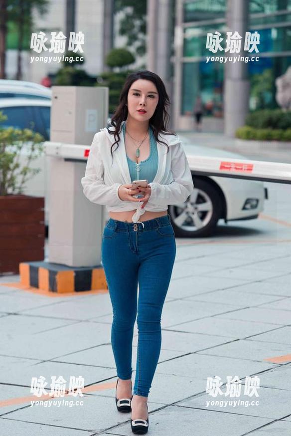 魔镜街拍-婷婷 魔镜街拍 - 寒风中的温柔力量,婷婷的肉丝美人图片合集劈啪炸裂!