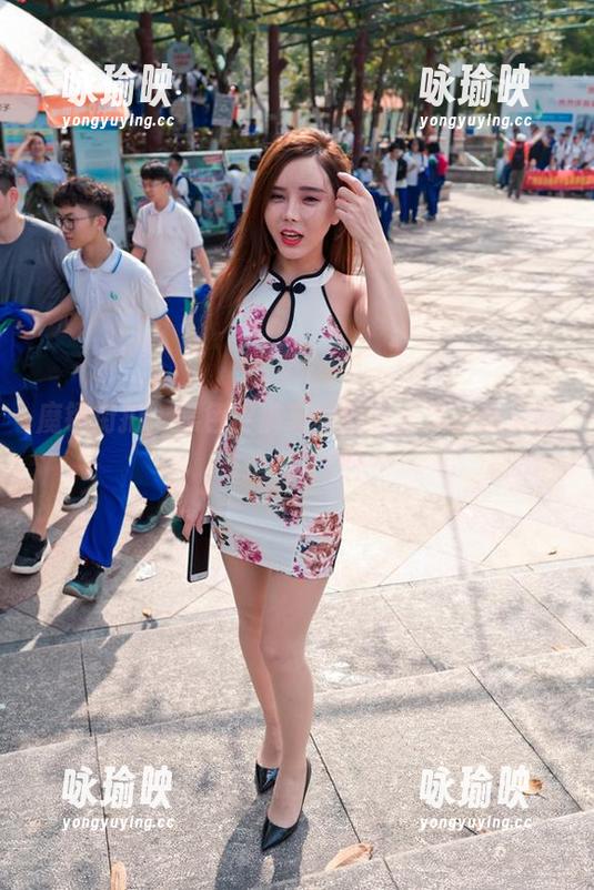 魔镜街拍 魔镜街拍:黑色皮裤美女的街头秀,快来瞧瞧这潮流图!